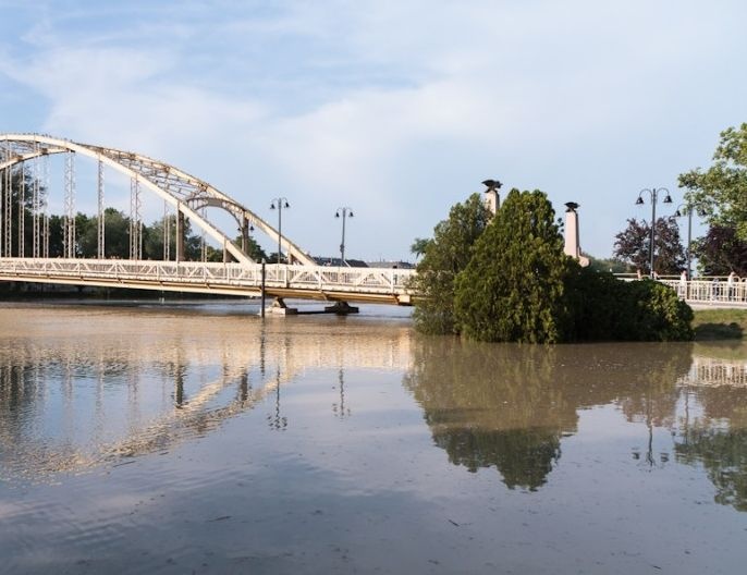 Győr belvárosát fenyegette a nyáron a megáradt Mosoni-Duna. (Ács Tamás felvétele.) Győr belvárosát fenyegette a nyáron a megáradt Mosoni-Duna. (Ács Tamás felvétele.)