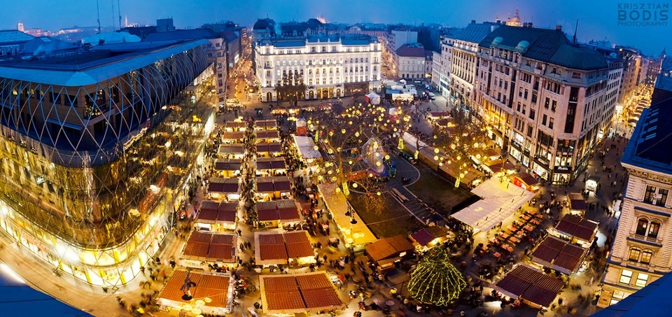 Karácsonyi vásár a pesti Vörösmarty téren. (foto: XpatLop) Karácsonyi vásár a pesti Vörösmarty téren. (foto: XpatLop)
