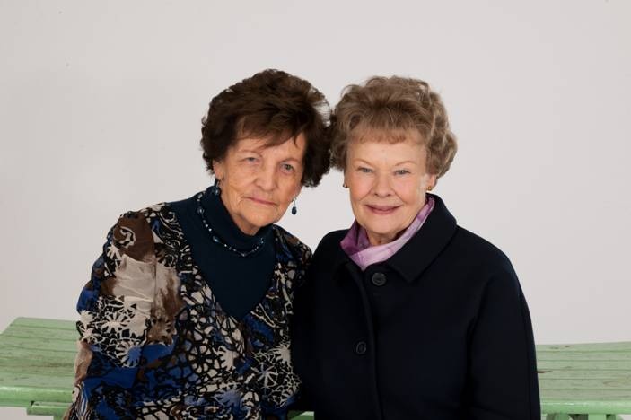 Az igazi és a filmbéli Philomena: Lee asszony és Judi Dench. Az igazi és a filmbéli Philomena: Lee asszony és Judi Dench.