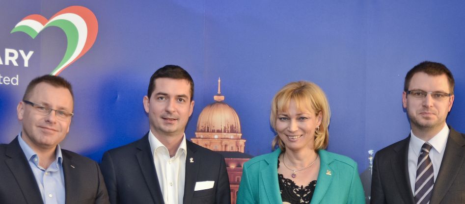 A képen balról jobbra: Rafal Szmytke – a Lengyel Idegenforgalmi Szervezet vezérigazgatója, Horváth Gergely – a Magyar Turizmus Zrt. turisztikai vezérigazgató-helyettese, Marta Kučerová – a Szlovák Idegenforgalmi Hivatal vezérigazgatója, Marek Mráz – a Cseh Turizmus stratégiai és marketing-igazgatója. A képen balról jobbra: Rafal Szmytke – a Lengyel Idegenforgalmi Szervezet vezérigazgatója, Horváth Gergely – a Magyar Turizmus Zrt. turisztikai vezérigazgató-helyettese, Marta Kučerová – a Szlovák Idegenforgalmi Hivatal vezérigazgatója, Marek Mráz – a Cseh Turizmus stratégiai és marketing-igazgatója.