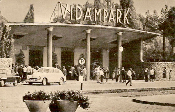 A Vidámpark főbejárata 1964-ben. A Vidámpark főbejárata 1964-ben.