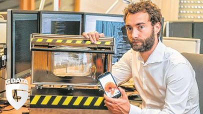 Az okostelefon kémprpgramjának fölfedezője: Christian Geschkat. Az okostelefon kémprpgramjának fölfedezője: Christian Geschkat.