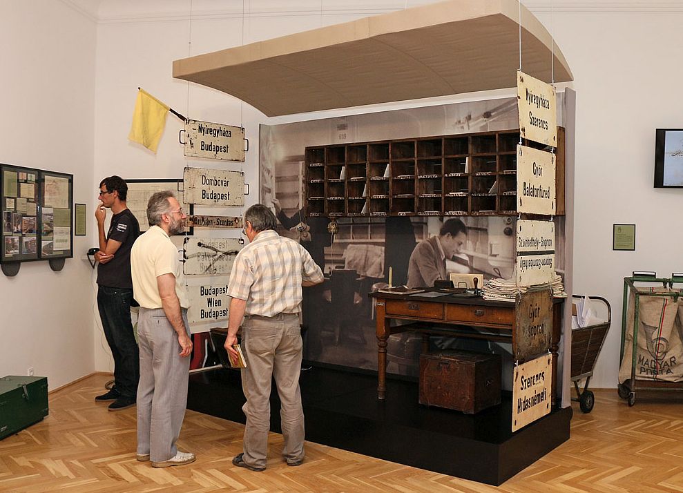 Részlet a Postamúzeum kiállításából. Részlet a Postamúzeum kiállításából.