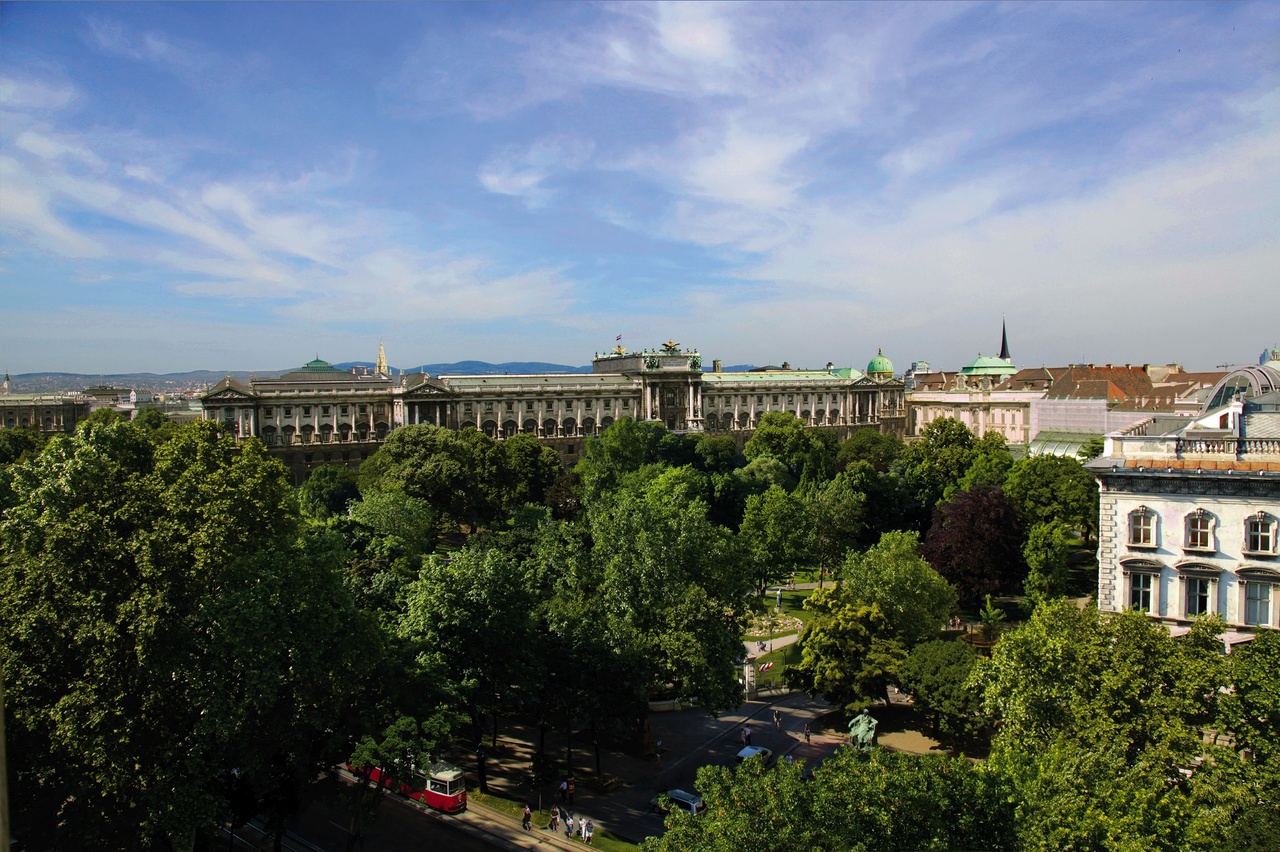 A Hofburg, előtte a Burggarten. (©WienTourismus/Le Méridien Vienna / W. Hofmann) A Hofburg, előtte a Burggarten. (©WienTourismus/Le Méridien Vienna / W. Hofmann)