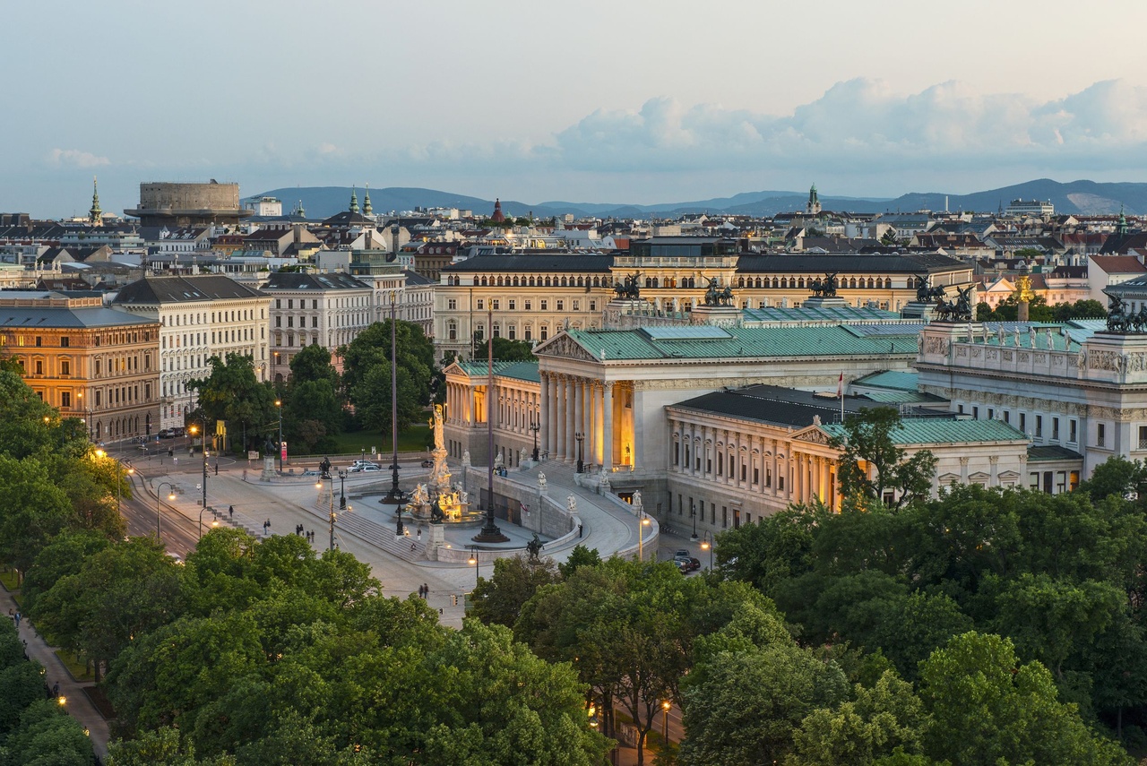 Az osztrák szövetségi parlament épülete a Ringen. (© WienTourismus / Christian Stemper) Az osztrák szövetségi parlament épülete a Ringen. (© WienTourismus / Christian Stemper)