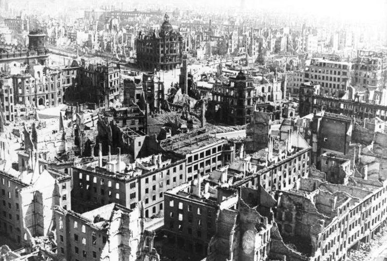 Drezda, 1945. február 15-én. Drezda, 1945. február 15-én.