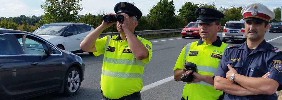 Közös bevetést szorgalmaznak; itt osztrák rendőrök cseh kollégáikkal. (Foto: KURIER/Dominik Schreiber) Közös bevetést szorgalmaznak; itt osztrák rendőrök cseh kollégáikkal. (Foto: KURIER/Dominik Schreiber)