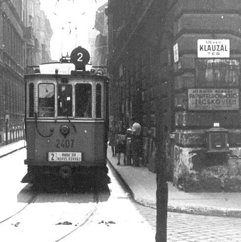 A 2-es villamos, amikor a Kluzál téren (is) járt. A 2-es villamos, amikor a Kluzál téren (is) járt.