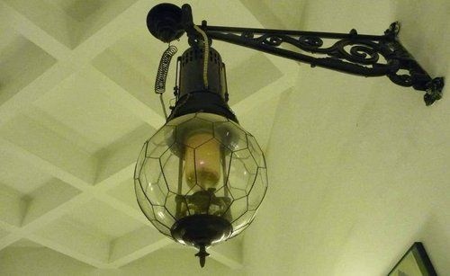 Réges-régi ívlámpa az Elektrotechnikai Múzeumban. Réges-régi ívlámpa az Elektrotechnikai Múzeumban.