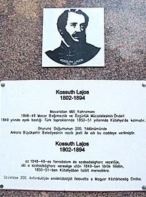 Kossuth-emléktábla az ankarai magyar nagykövetség falán. Kossuth-emléktábla az ankarai magyar nagykövetség falán.