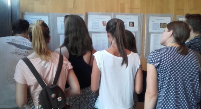 Medikusok tájékozódnak a lehetőségekről. Medikusok tájékozódnak a lehetőségekről.