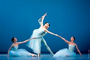 Balanchine: Szerenád.
