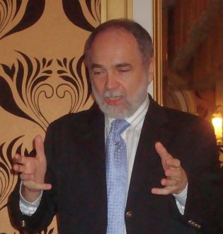 Dr. Réger József.