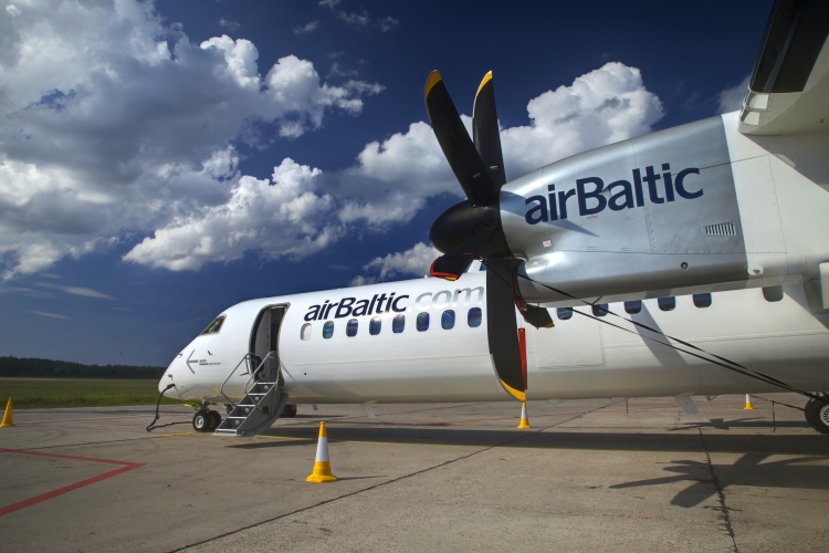 Bombardier Q400-as gépek repítik az utasokat Riga és Budapest között.