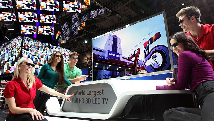 A világ első és legnagyobb, 75 hüvelyk átmérnőjű, full HD, 3D-s LED-tévékészüléke.