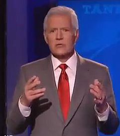 A játékvezető: Alex Trebek.