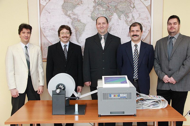 A fejlesztőcsapat: Görbe Péter, dr. Juhász Zoltán, Csizmadia Ferenc, Göllei Attila, Fodor Attila.
