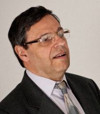 Prof. dr. Csillag András.