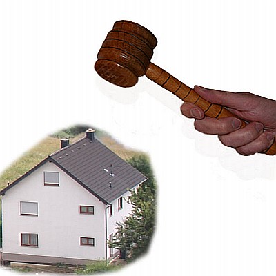 Kalapács alatt.