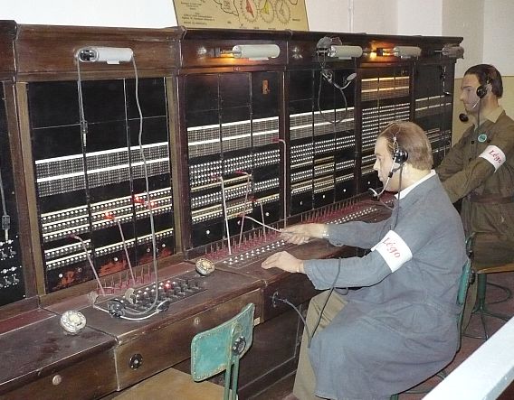 A légóközpont kézi kapcsolású telefontközpontja.