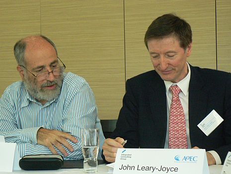 Sívó Imre, az ICG tanácsadója és John Leary. 