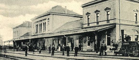 Füzesabonyé ma is az ország egyik legszebb vasútállomása; a két a két világháború között készült.