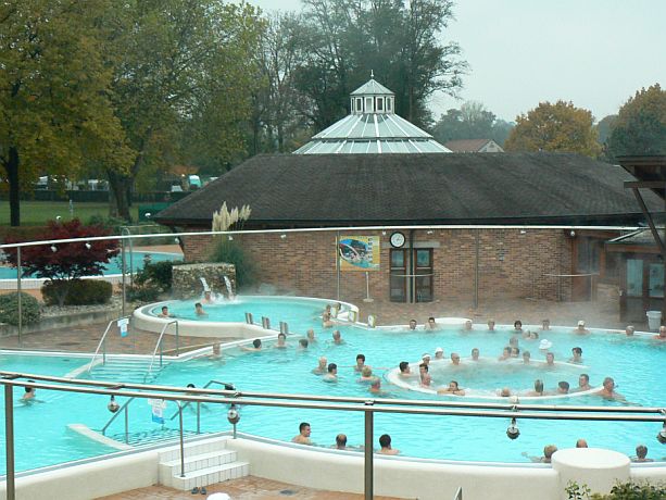 Termálvízben is gazdag a hármashatár térsége: Parktherme Bad Radkersburg a Mura partján.
