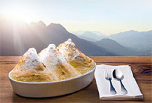 Salzburger Nockerl, oder auch Salzburger Nocken sind eine typische Salzburger Süssspeisen-Spezialität. Frisch aus dem Ofen genommen, sollten sie sofort gegessen werden.