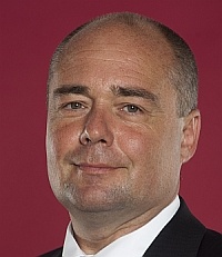 Dr. Pál Péter.