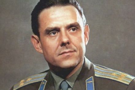 Komarov.