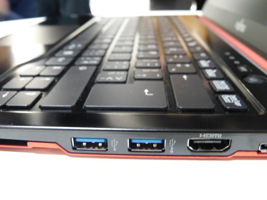 Fujitsu Lifebook U772 Ultrabook.
