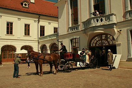 Mária Terézia érkezése a gödöllői Grassalkovich-kastélyba. Mária Terézia érkezése a gödöllői Grassalkovich-kastélyba.