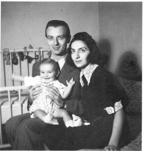 Az embermentő Trom András, a felesége, Bokor Erzsébet és kettejük gyermeke, Trom András az 1940-es évek elején.