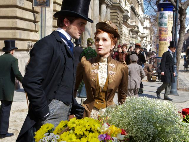 Robert Pattison és Kristin Scott Thomas.