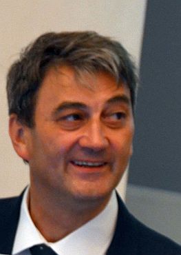 Cséfalvay Zoltán.