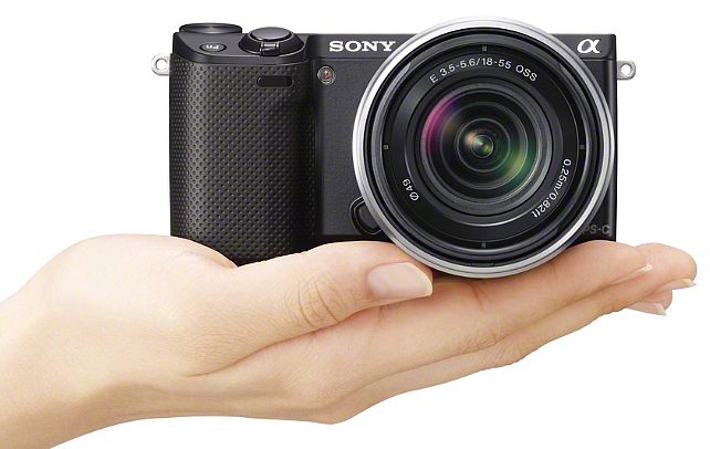 Sony NEX-5R típusú fényképezőgép.