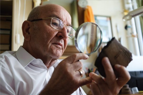 Cseplák György Levente bőrgyógyász, nyugalmazott osztályvezető főorvos. MTI Fotó: Komka Péter