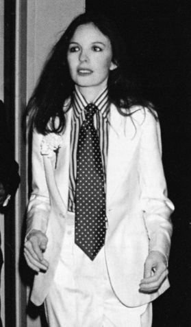 Diane kosztümben.