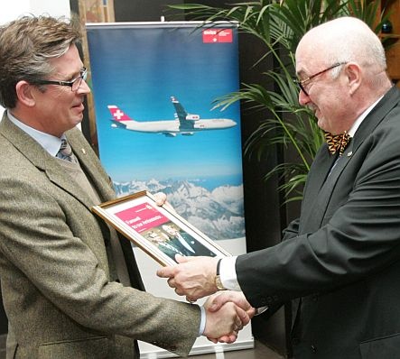 Urs Weber, Market Manager Österreich und Ungarn grüsst in Namen des Schweizerischem Tourismus S. E. Christian Mühlethaler, den Botschafter der Schweizerische Eidgenossenschaft in Ungarn.