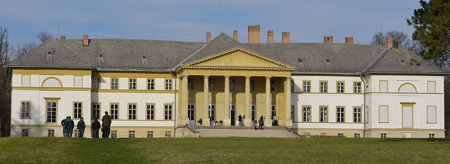 A dégi Festetics-kastély: a Magyar Nemzeti Múzeum előtanulmányának szánta Pollack Mihály.