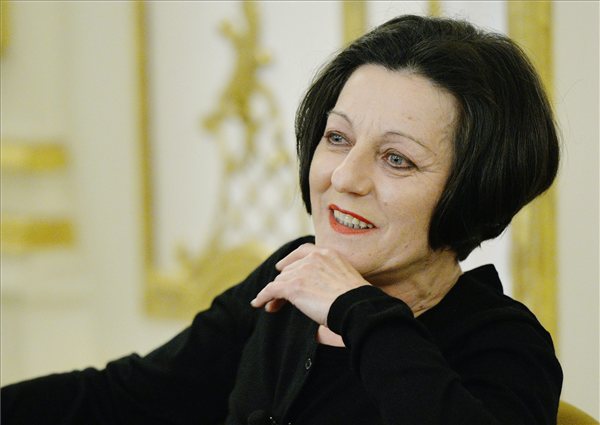 A romániai születésű, német Herta Müller Nobel-díjas írónő felolvasóestjén a Fővárosi Szabó Ervin Könyvtárban.