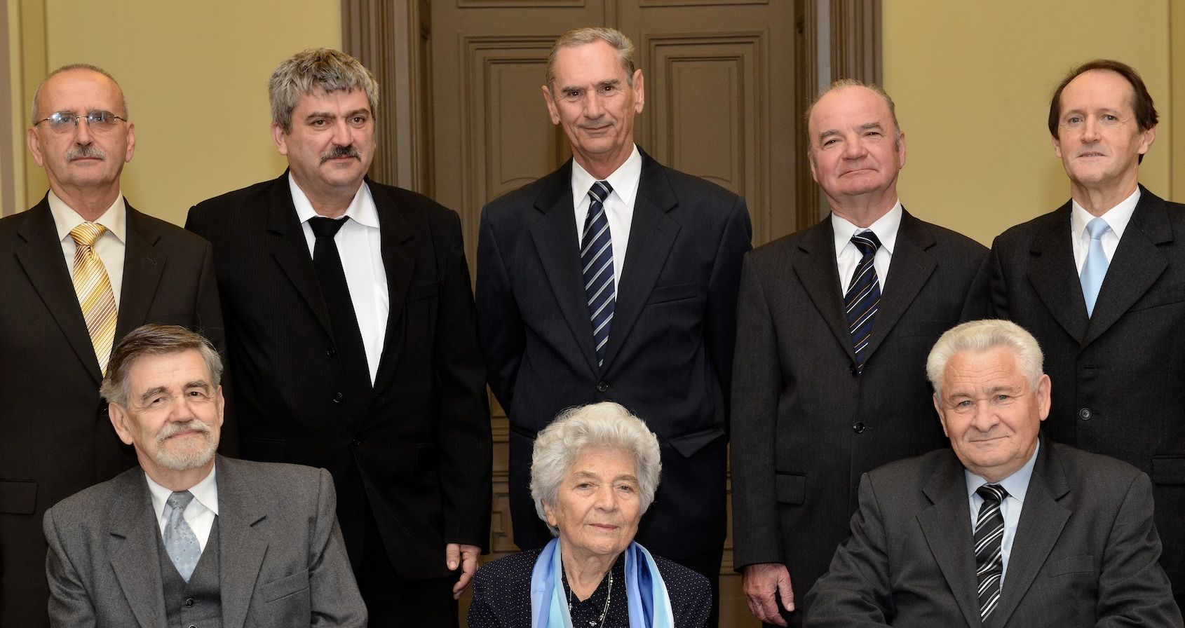 Balról jobbra, a hátsó sorban: Ősz György, Róka Sándor, dr. Harka Ákos, dr. Kovács László, Prókai Szilveszter. Az első sorban, balról jobbra: Pogáts Ferenc, dr. Borhidi Attiláné, dr. Forgács József.