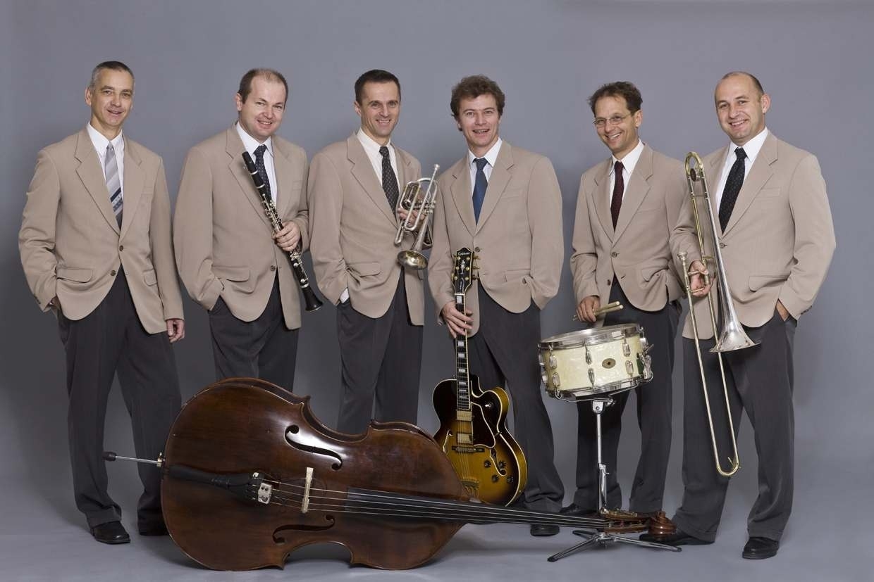 A Hot Jazz Band.