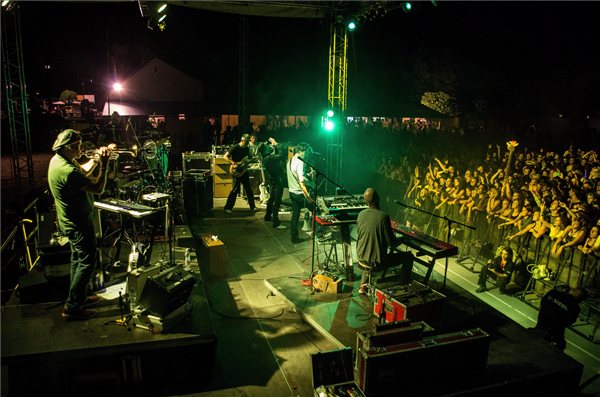 Nyitókoncert a Quimbyvel.