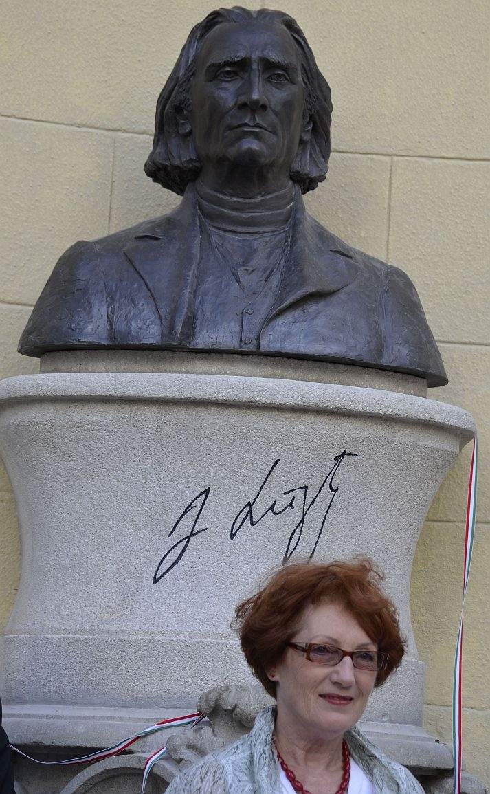 A mű és alkotója: Gerő Katalin.
