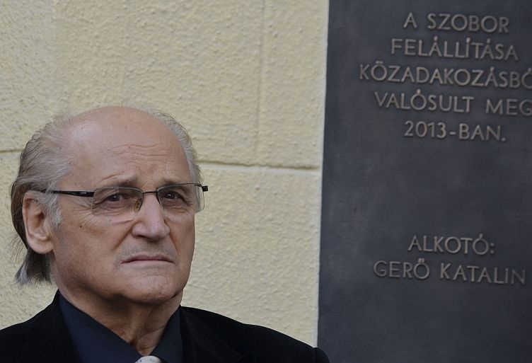 Dr. Sólyom Bódog.
