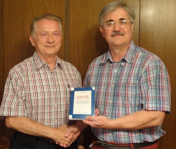 Nagy György, a szótár szerzője és Kiss Gábor, a Tinta Kiadó vezetője.