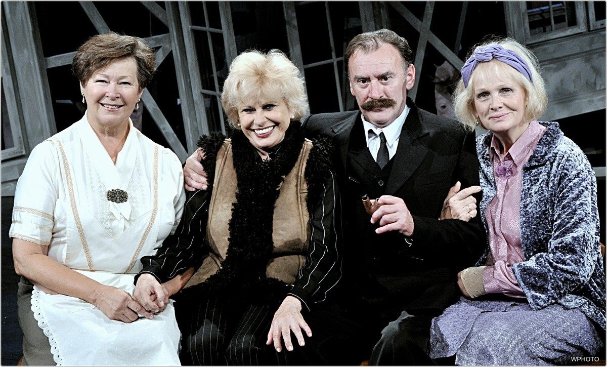 Császár Angela, Esztergályos Cecília, Incze József, Tordai Teri.