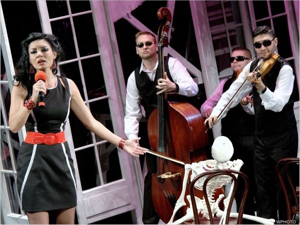 Gregor Bernadett és a banda.