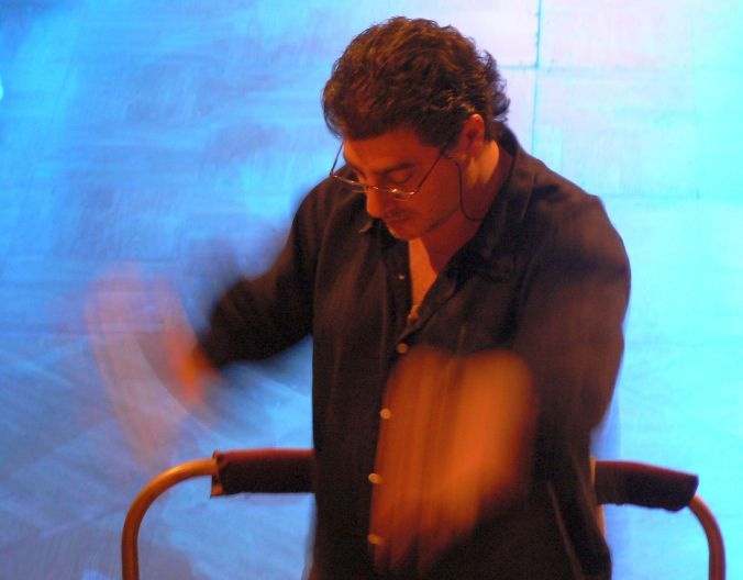 José Cura vezényel.